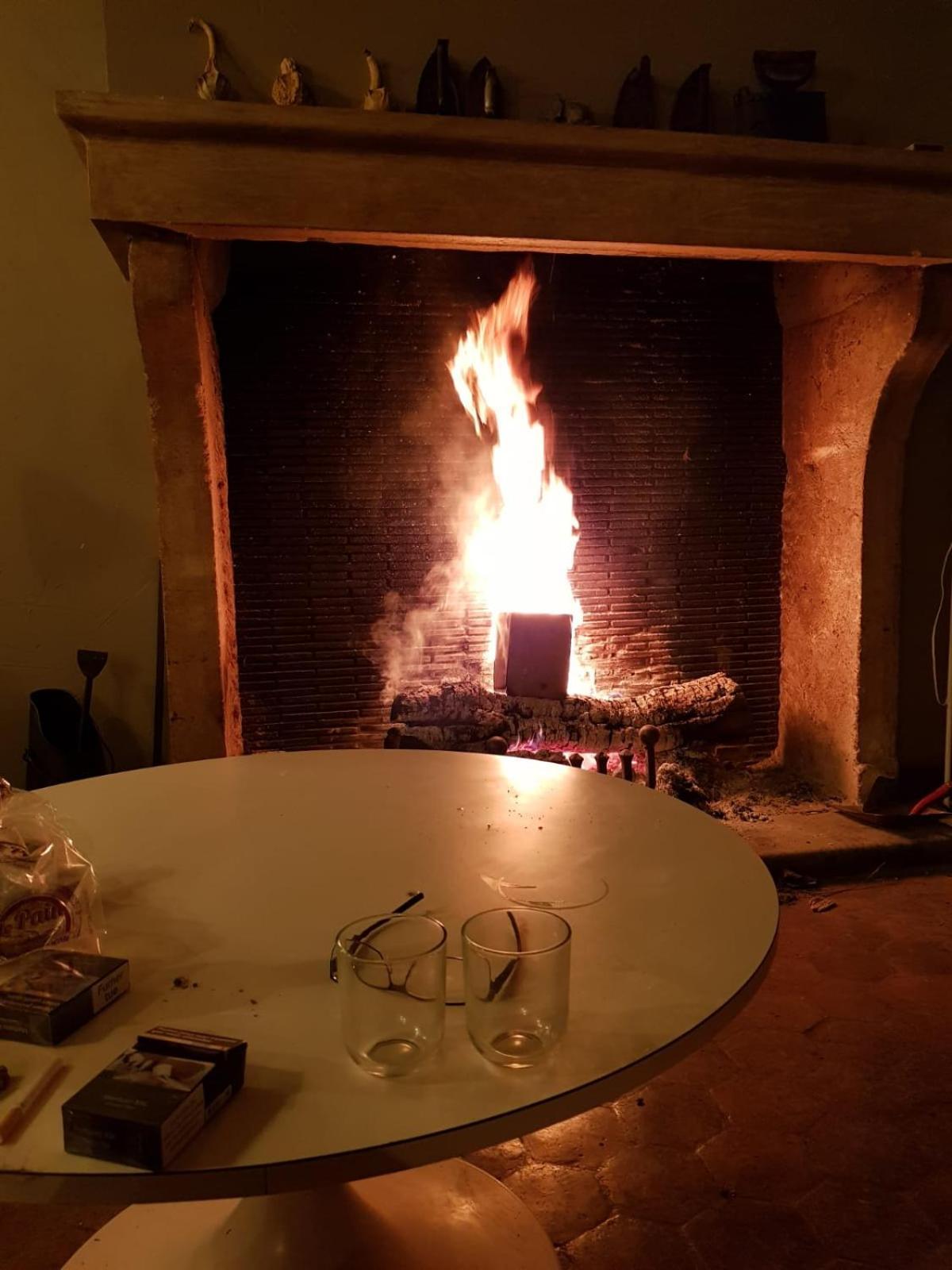 Les Oiseaux De Passage Bed & Breakfast Escolives-Sainte-Camille Bagian luar foto